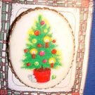 Christmas PIN #0419 Vintage Oval Christmas Tree Pin Goldtone & Porcelain w/Mouse