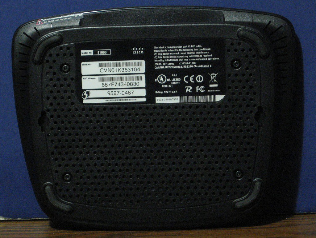 Cisco Linksys E1000 Wireless Router / 4 Port 10/100 Network Switch