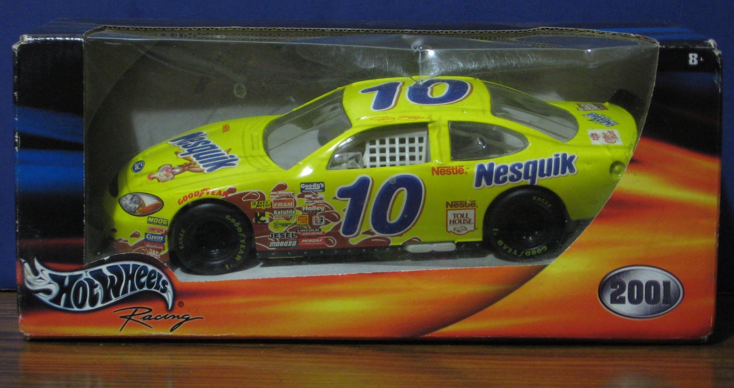 Hot Wheels 1:24 Scale Nesquik Nascar Car 52856 - New in Box - 2001 Vintage