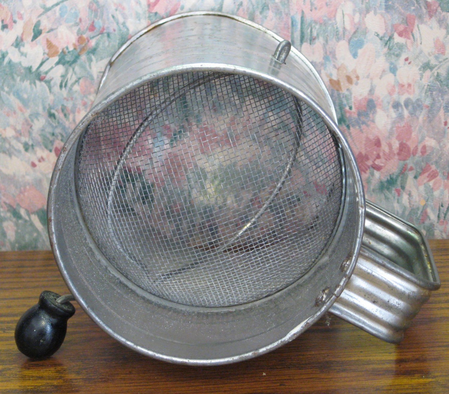 Bromwell Aluminum 3 Cup Flour Measuring Sifter 1960s / 1970s Vintage