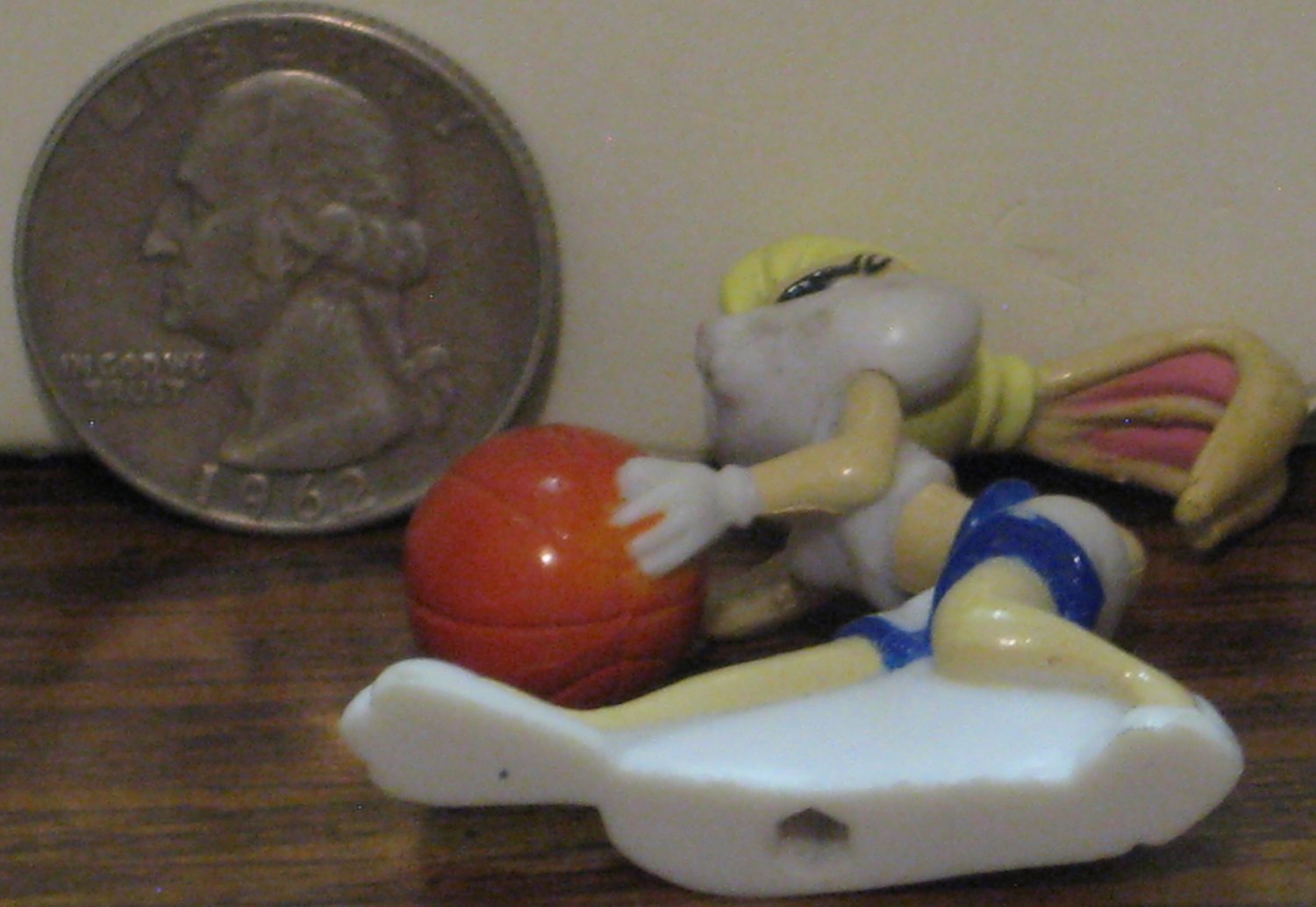 lola bunny stretch toy