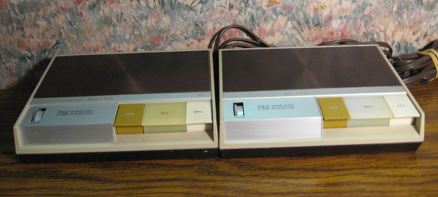 SOLD Radio Shack Realistic Plug 'n Talk FM Wireless Set 43