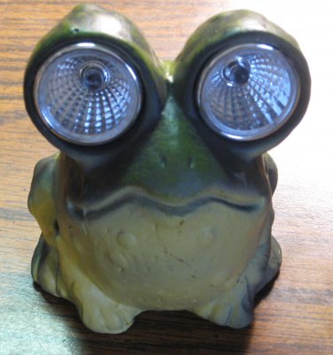 Solar Powered LED Light Up Decorative Stoneware Bullfrog Garden Light