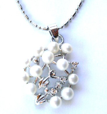 Genuine White Pearl Crystal Flower Cluster 14K White Gold EP Pendant Necklace NP88W