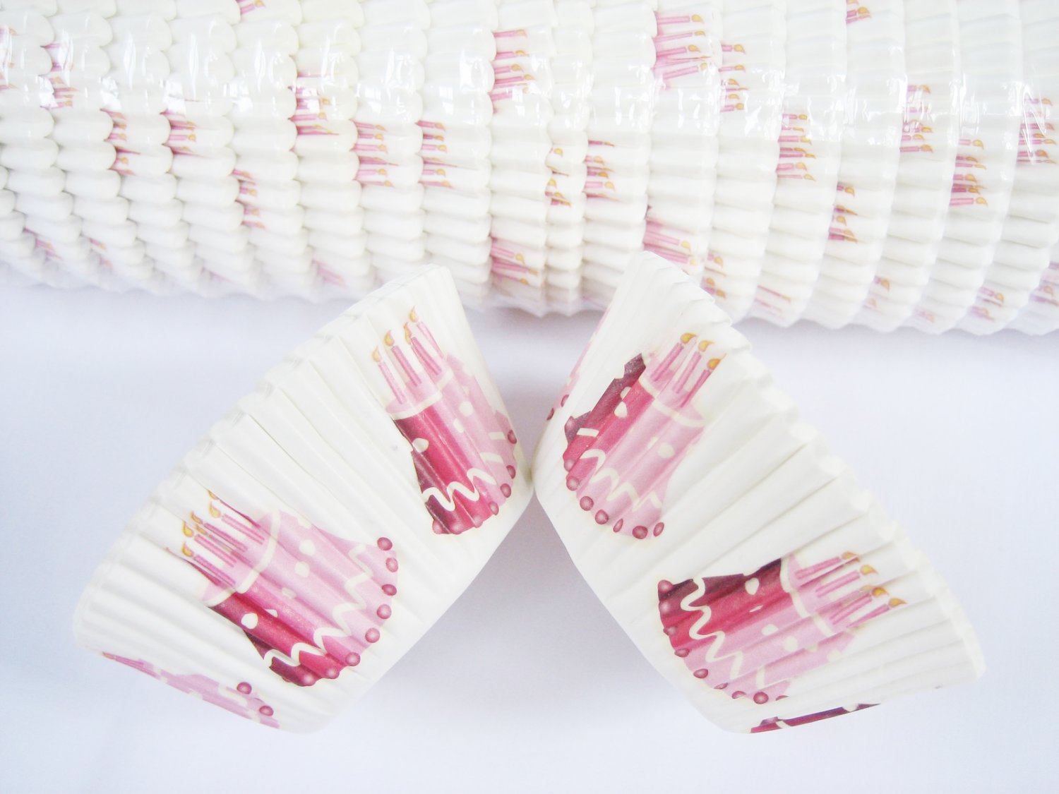 Bulk 1000pcs White Cake Cup Printed with Red Layer Cake US Standard Size