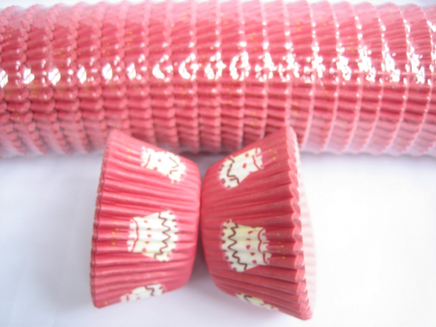 Bulk 1000pcs Red Cake Cup Printed with White Layer Cake US Standard Size