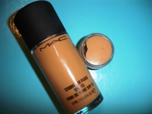 MAC Studio Fix Fluid Foundation NC40 SAMPLE