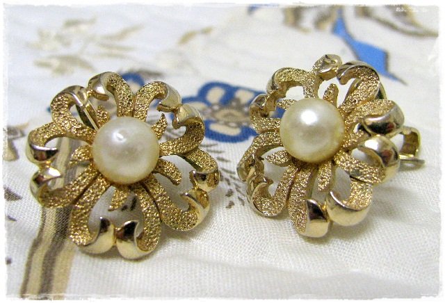 Trifari Earrings Gold Faux Pearl Retro Vintage Jewelry Mod Heart Flower Clip On