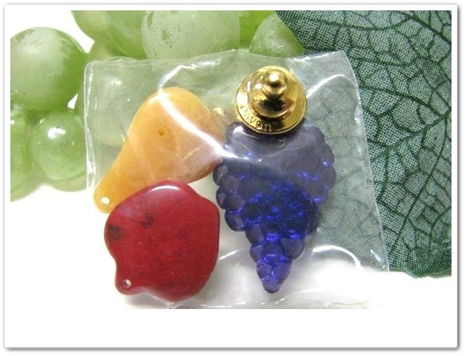 Avon Vintage Pin Grape Apple Pear Lapel Tie Tack New Boxed 1981