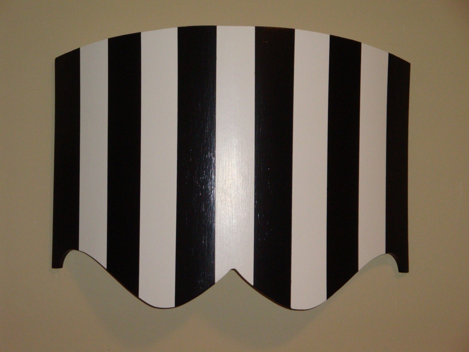 Curved Bed Crown / Cornice Black and White Strips