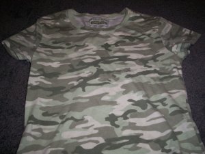 100% Organic cotton Girl's No Boundaries Tee-Shirt size S