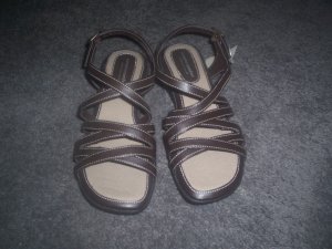 Brown and Tan Sandles Complete Comfort by Predictions size 6 1/2  NEW