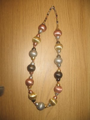 4 color metal balls necklace