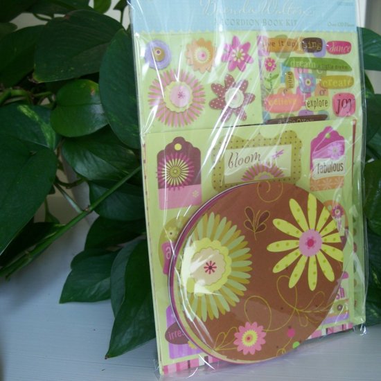 Round Accordion Book Kit Neopolitan Brenda Walton