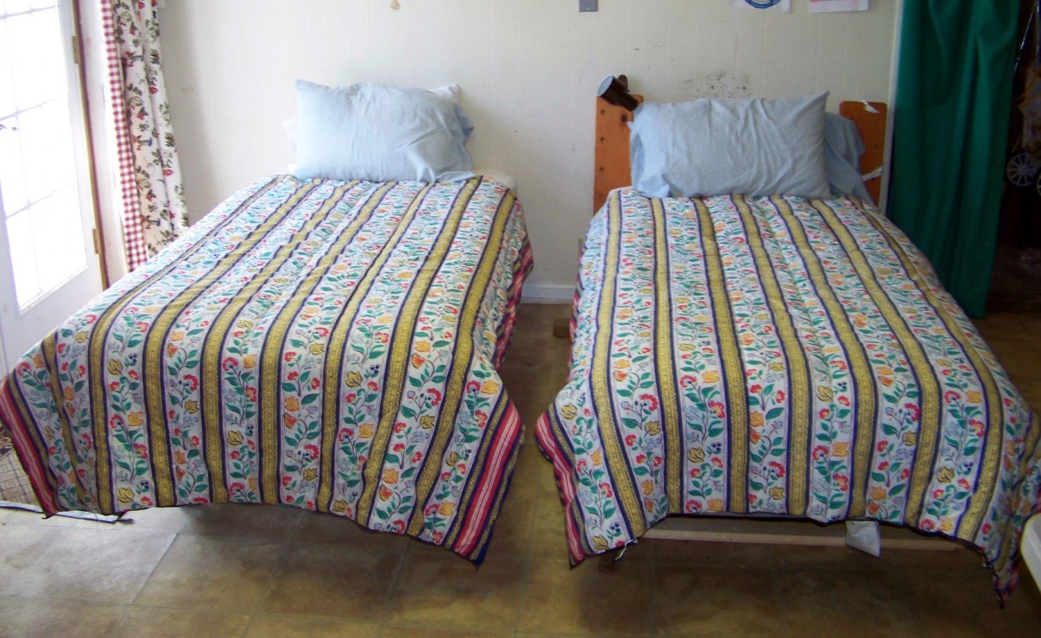 Ikea twin Comforters matching set of two dutch tulips