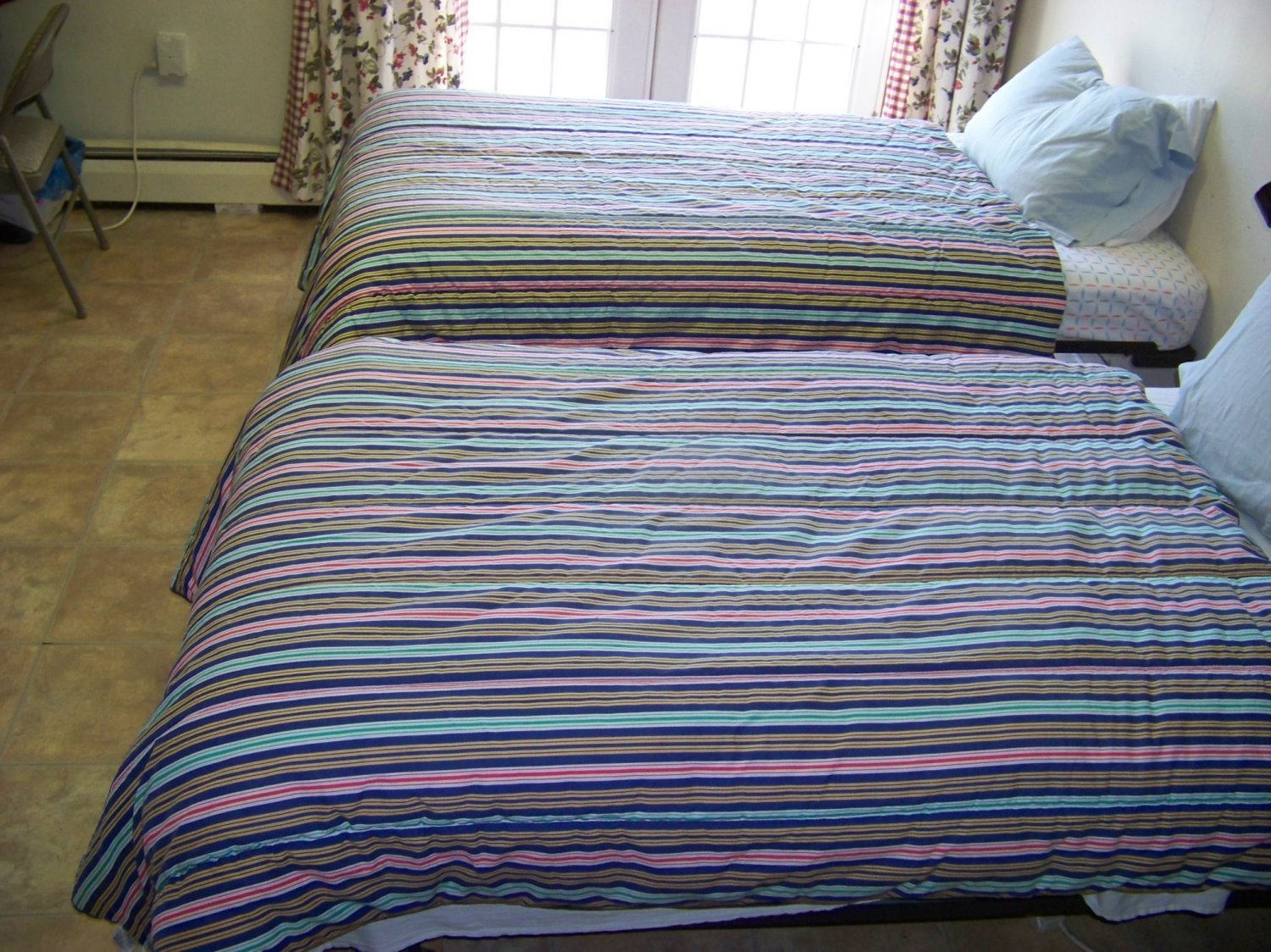 Ikea twin Comforters matching set of two dutch tulips