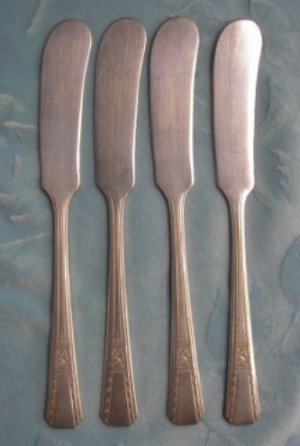 4 Wm Rogers Silver Plate Coronet 1933 Butter Spreaders