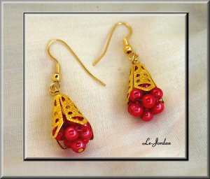 EARRINGS IN GRAPE CLUSTER SHAP WITH RED YELLOW BEADS (E-3083)