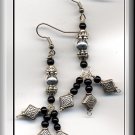 EARRINGS IN BLACK & SILVER TONE (E-3102)