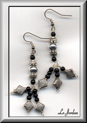 EARRINGS IN BLACK & SILVER TONE (E-3102)