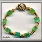 GREEN CRACKLE GLASS & GOLD TONE BRACELET (B-1114)
