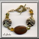 TAFFY TIGER SWIRL LAMPWORK BEADS & GOLD TONE BRACELET (B-1117)