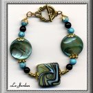 TEAL MOP SHELL COIN BEADS & GOLD TONE BRACELET (B-1118)