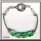 CUTE BRACELET IN CRACKLE GREEN GLAS, CRYSTAL & SILVER TONE COMPONENETS (B-1121)