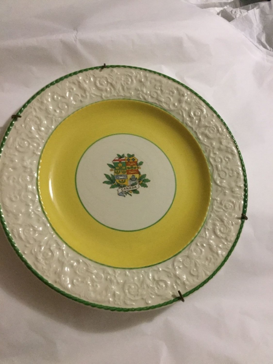 EXCELLENT CONDITION Rare Royal Winton Canada Souvenir Plate w/ Emblem -