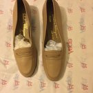 EXCELLENT CONDITION Salvatore Ferragamo Women's Beige Leather Loafers - 7 B