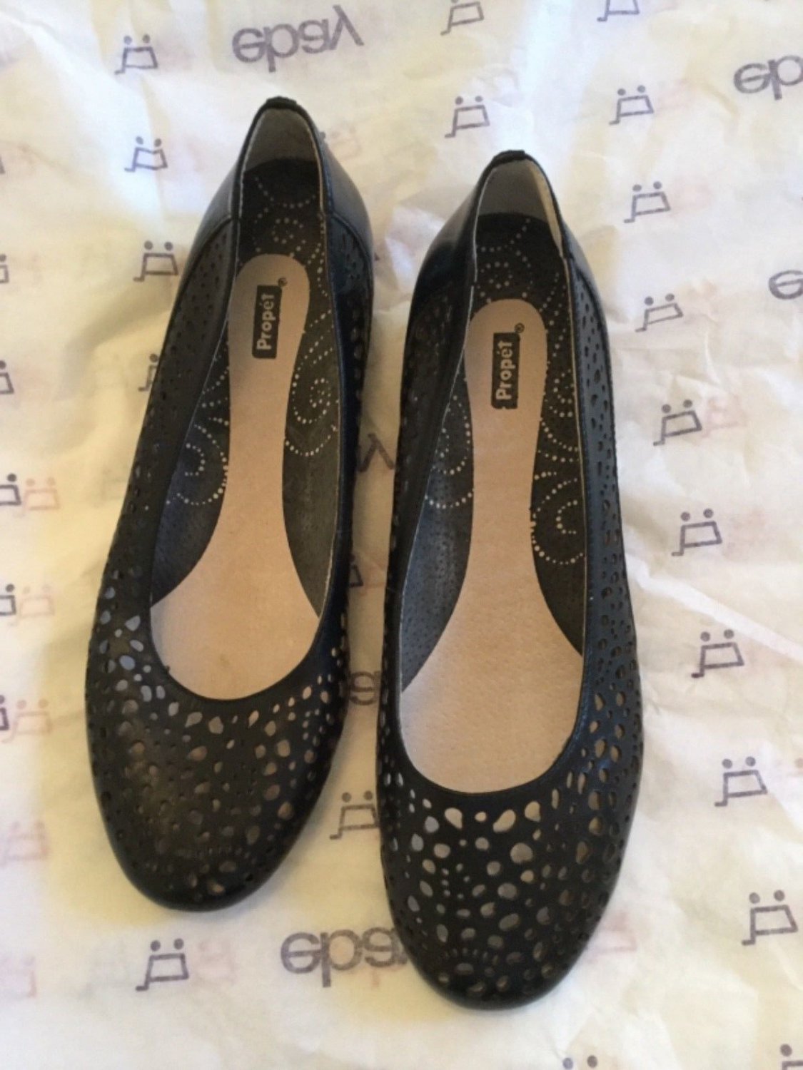 EXCELLENT CONDITION Propet Women's Cicely Black Leather Ballet Flats - 8.5