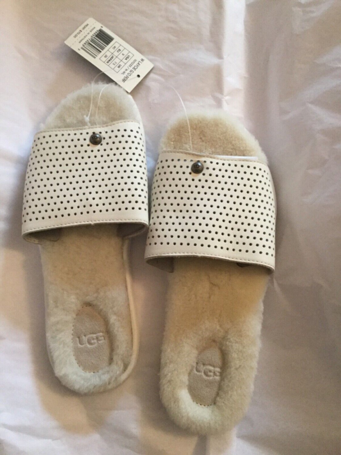 NEW UGG Women&acirc;��s Laycie Off-White Geo Perforated Slides - 9