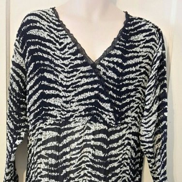 Coldwater creek Navy and White tiger faux crossover crinkle top XXL