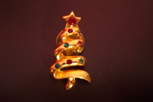 Vintage Goldtone CHRISTMAS TREE Tac PIN Costume Jewelry 4brooch Rhinestones
