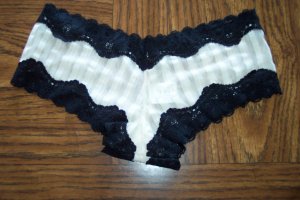 NWoT Cream Black Boy Short Sheer Lace Panties Size Small S (bin3)