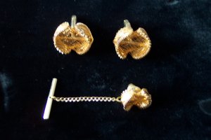 Unique Goldtone MEN'S CUFF LINKS & TIE TAC Costume Jewelry Vintage Set 1ma