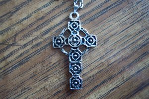 Vintage Silvertone Cross PENDANT Necklace Costume Jewelry 14necklace