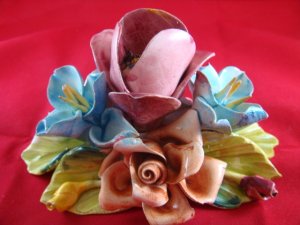 Nuova Capodimonte flower basket with 5 roses glazed