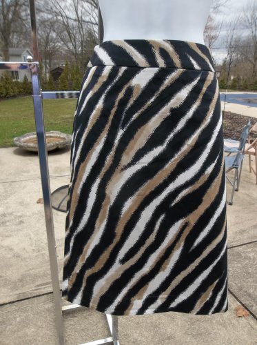 NWT TALBOTS BLACK, BEIGE WHITE ANIMAL PRINT SKIRT 6P