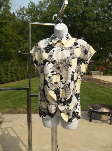 NWT JONES NEW YORK YELLOW, BLACK, WHITE FLORAL TOP S
