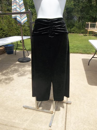 NWT DKNY BLACK VELOUR SKIRT M
