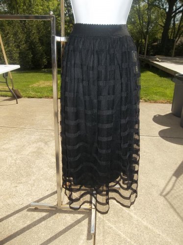 NWT METROWEAR BLACK OVERLAY SKIRT L