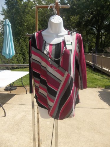 NWT ALFRED DUNNER PINK&BLACK SHAPE TOP W NECKLACE PL