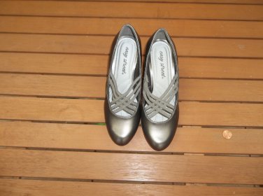 EASY STREET PEWETER HEELS 5.5