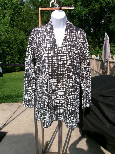 NWT CHICO'S BLACK&WHITE PRINT TUNIC 1