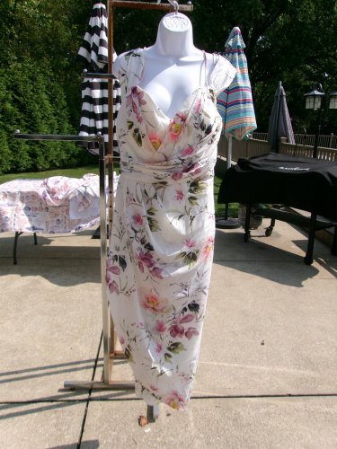 NWT CITY CHIC GORGEOUS FEMININE WHITE FLORAL DRESS 18/M