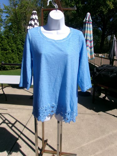 CHICO'S BLUE TYEDYE LACE BOTTOM TOP 0