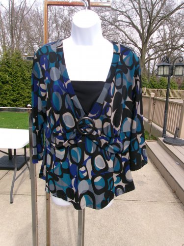 NWOT BRIGGS BLUE, BLACK, GRAY CIRCLE PRINT KNIT TOP 1X