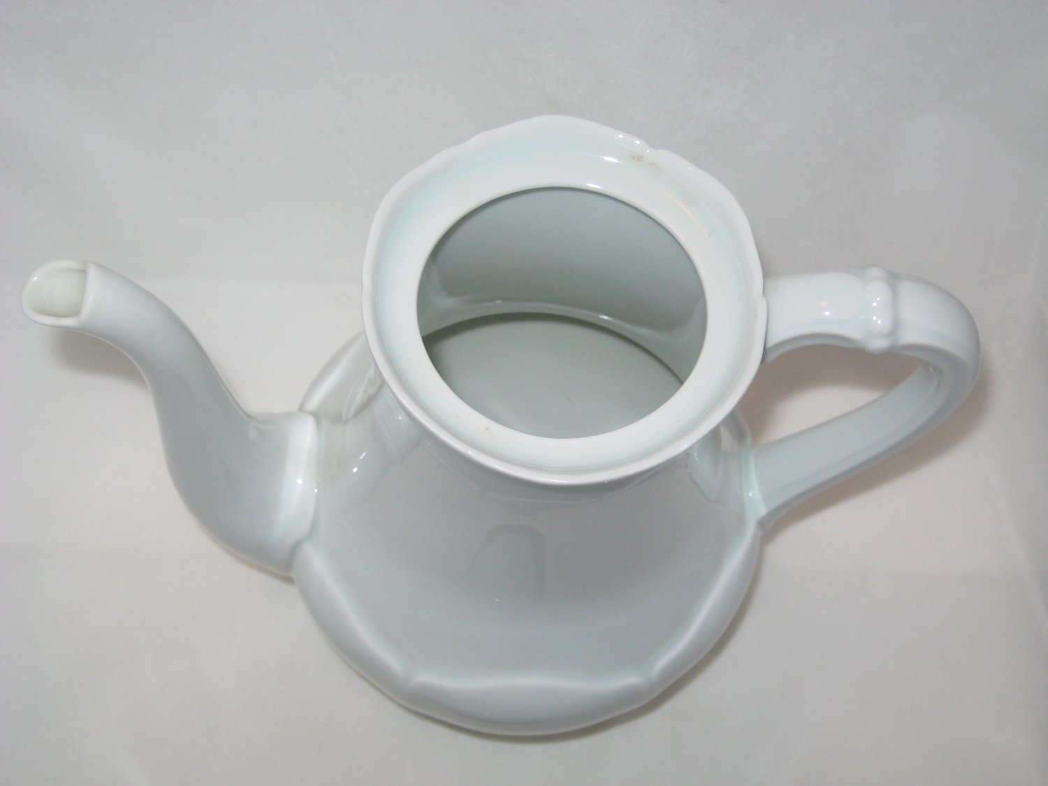 Giraud Limoges Coffee Pot with Lid White Porcelain Scalloped Raised Leaf