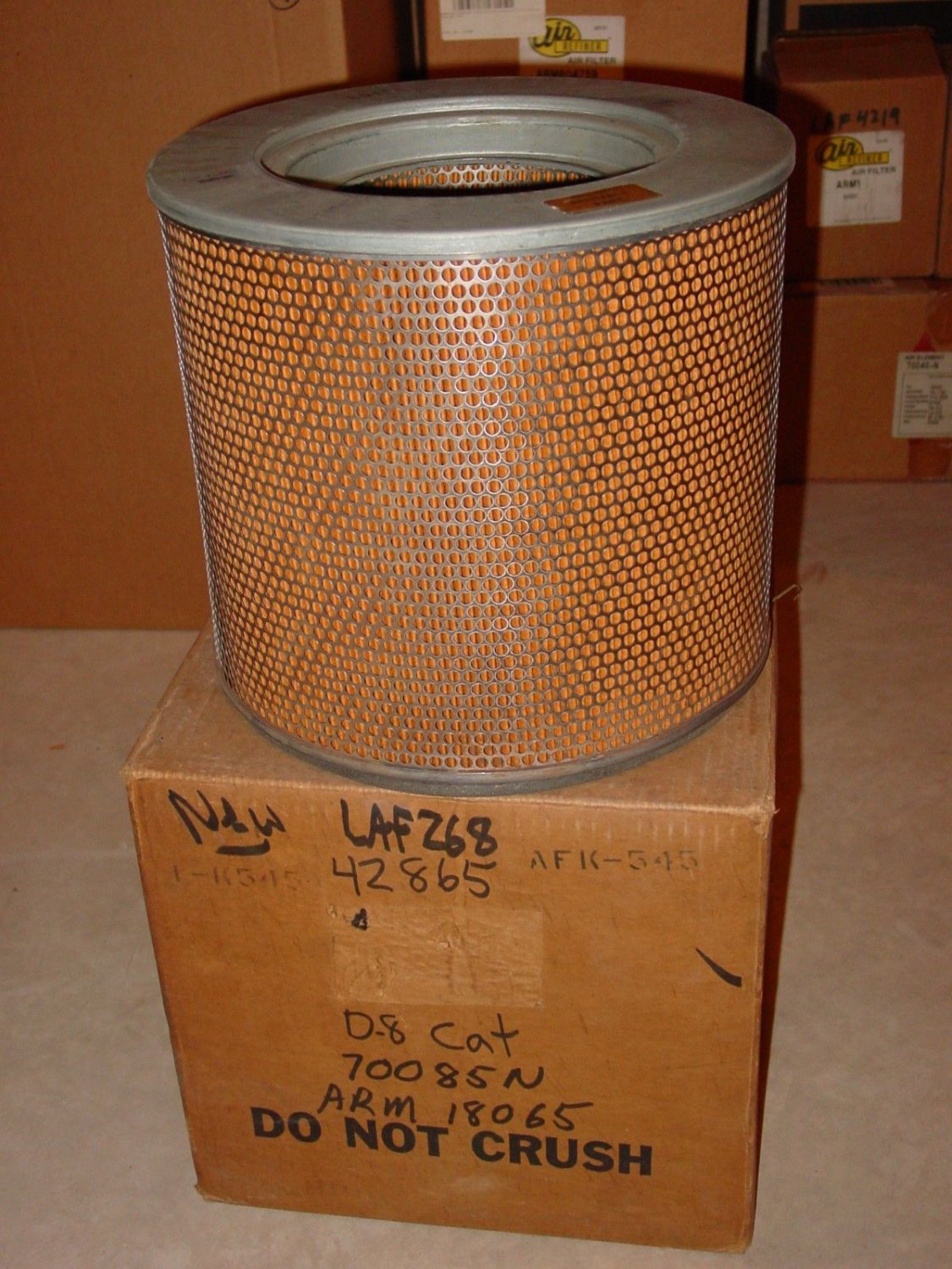 Luber Finer LAF268 air filter - NEW - Michigan Caterpillar IHC Galion Broyt